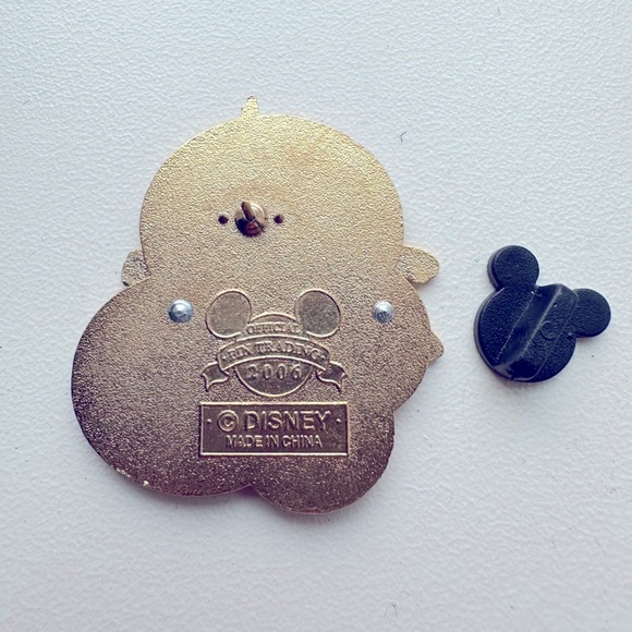 Tinkerbell in front of castle 2006 Disneyland resort pin - Picture 2 of 2